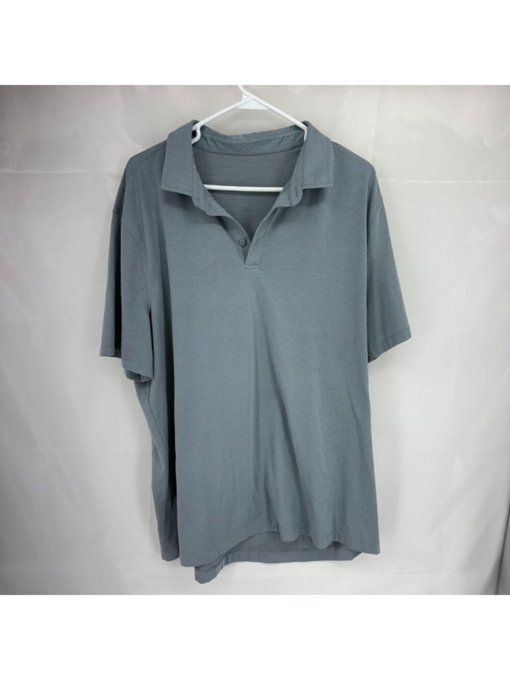 Lululemon Men 2XL Polo Shirt Short Sleeve Light Gray Performance Golf Commute